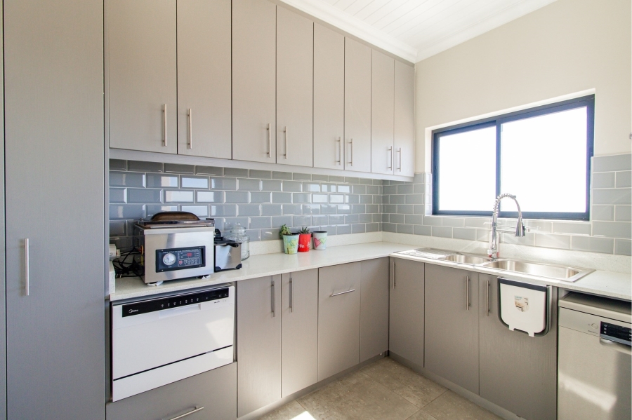 5 Bedroom Property for Sale in Da Gama Bay Western Cape